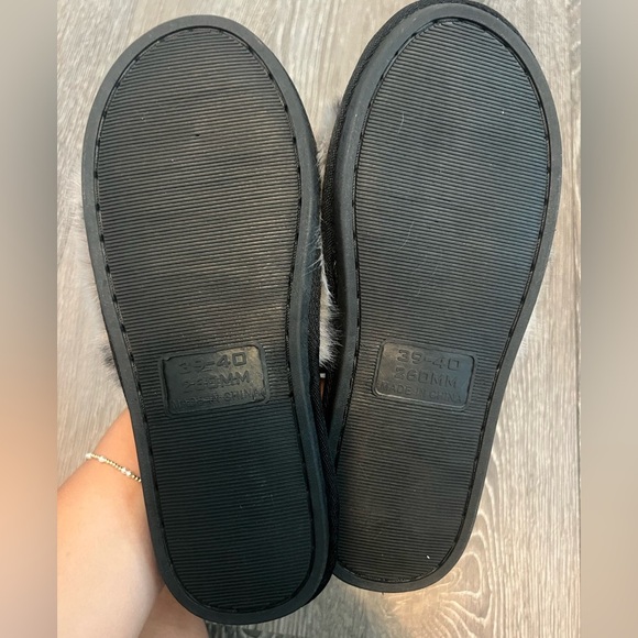 LV Womens Fuzzy Grey and Black Slippers - Picture 3 of 3